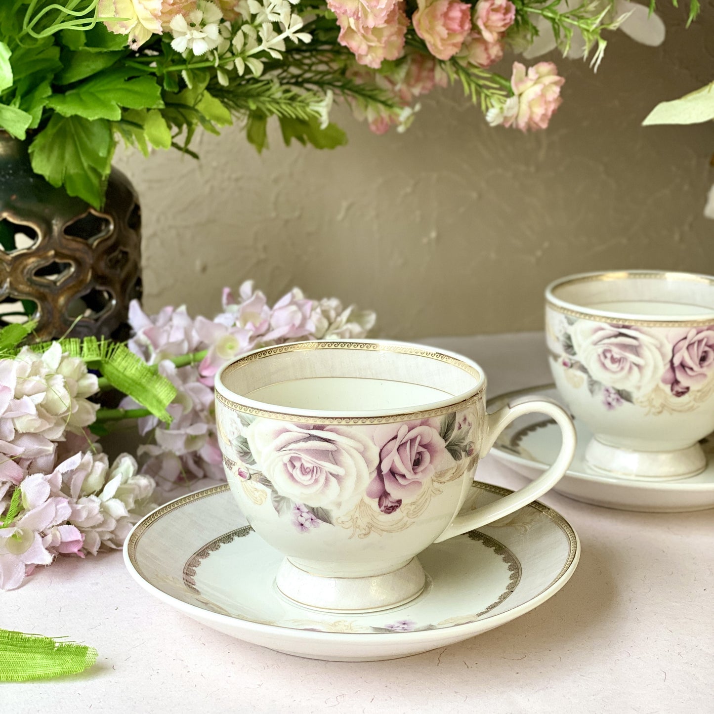 Gold Roses Cup and Saucer Set (6 Cups and 6 Saucers) - Vigneto