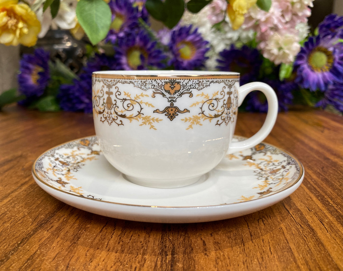 Mughal Pattern Cup and Saucer Set (6 Cups and 6 Saucers) - Vigneto