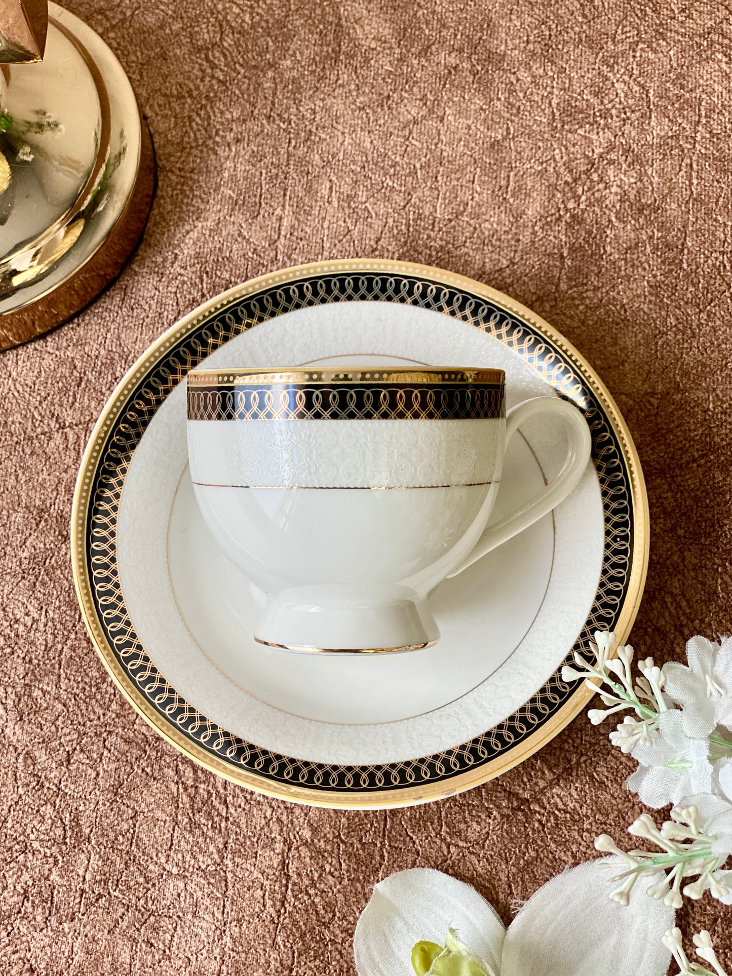 Gold on Black Cup and Saucer Set (6 Cups and 6 Saucers) - Vigneto